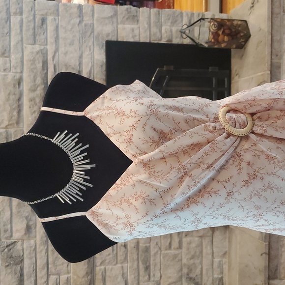 Promesa Floral Faux Wrap Dress with Buckle. Size Medium - Picture 2 of 8